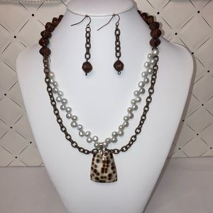 Necklace and earrings set ❤️